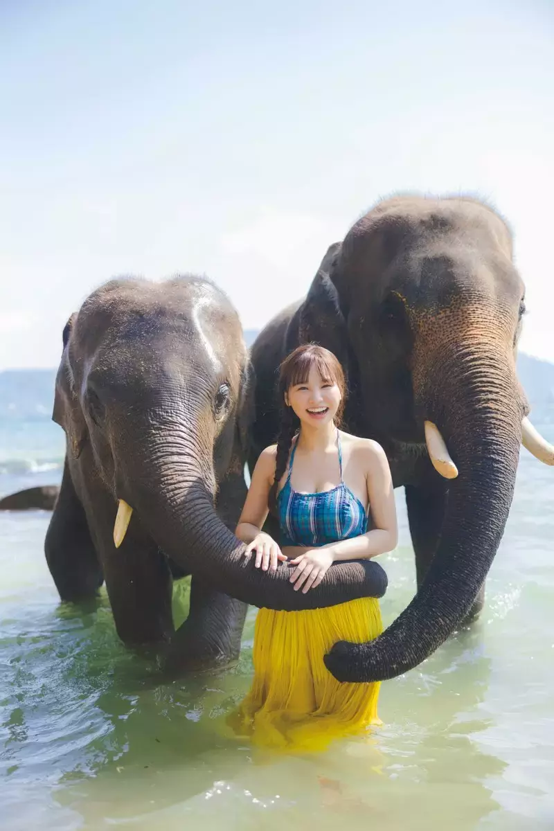 本郷柚巴cos《鬼灭之刃 甘露寺蜜璃》鬼杀队的女生都在穿敞胸装吗? 本郷柚巴cos《鬼灭之刃 甘露寺蜜璃》鬼杀队的女生都在穿敞胸装吗?