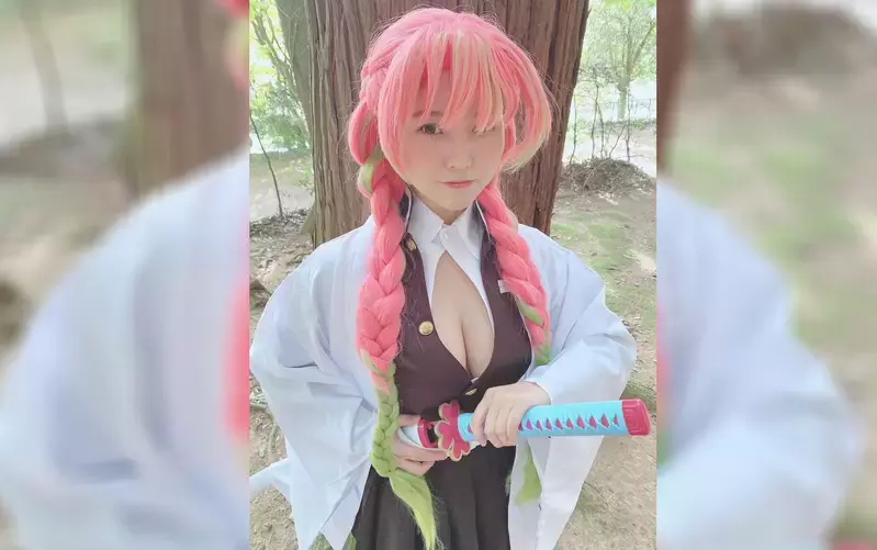 本郷柚巴cos《鬼灭之刃 甘露寺蜜璃》鬼杀队的女生都在穿敞胸装吗? 本郷柚巴cos《鬼灭之刃 甘露寺蜜璃》鬼杀队的女生都在穿敞胸装吗?