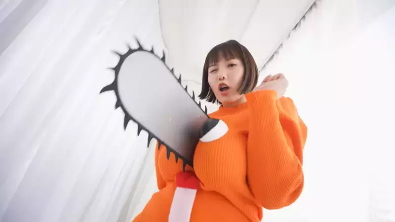 《涩谷果步变身链锯恶魔波奇塔》这欧派能夹得住武器我完全相信
