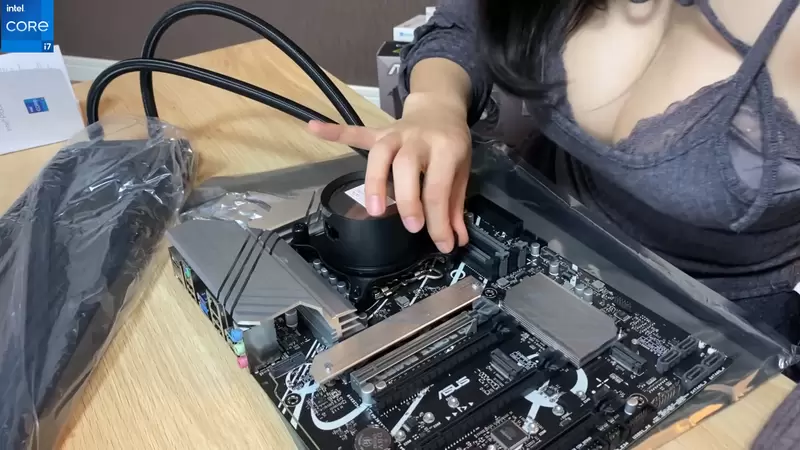 《东云海组装电脑》感觉这欧派跟电脑规格都有种不服输的强大