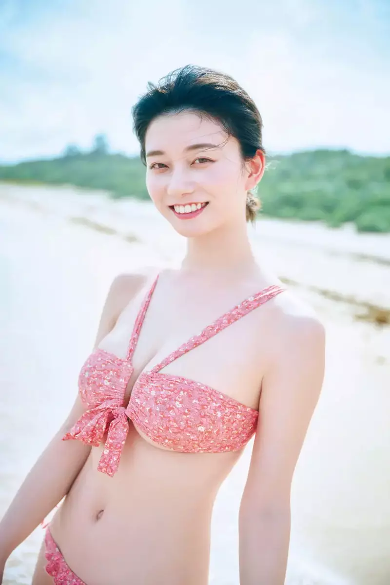 2025年的大物新人《濑户环奈》被誉为今年最强的新人，同时也是不世出的超级美女