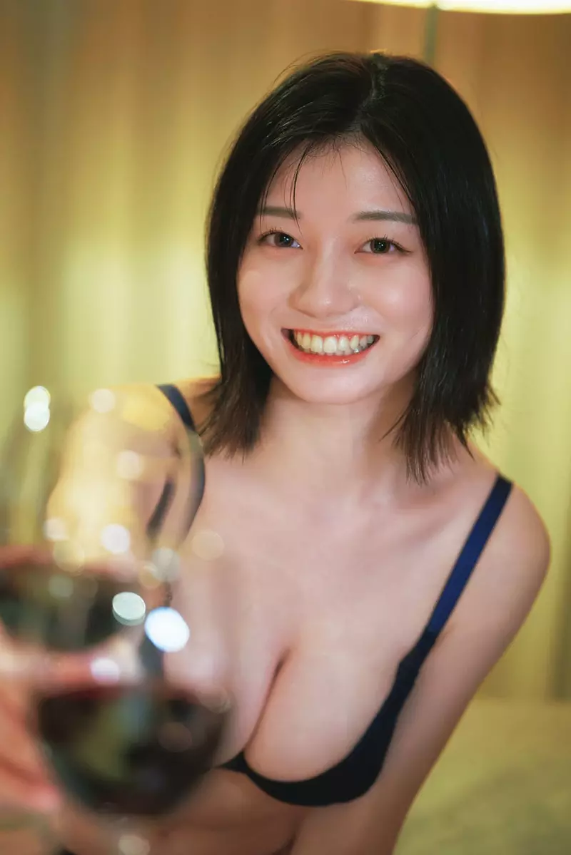 写真集「emerald」卖爆! 日规J罩杯的S1最强新人《瀬戸环奈》人气超级旺 写真集「emerald」卖爆! 日规J罩杯的S1最强新人《瀬戸环奈》人气超级旺