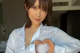 号称只有大胸女孩才做得到的「心型奶」，2025年的现在还有人记得这招「双手压奶比爱心」 吗？