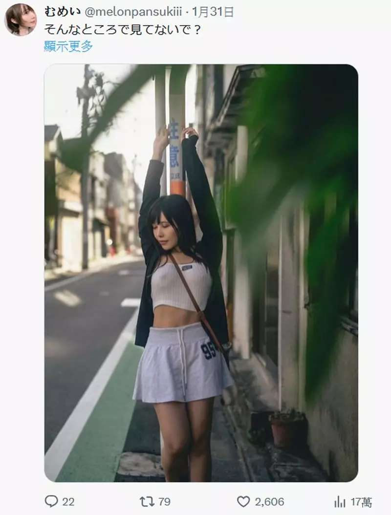 号称只有大胸女孩才做得到的「心型奶」,2025年的现在还有人记得这招「双手压奶比爱心」 吗? 号称只有大胸女孩才做得到的「心型奶」,2025年的现在还有人记得这招「双手压奶比爱心」 吗?