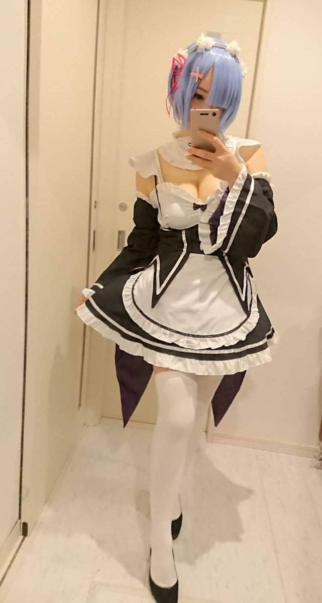 Coser冈田ゆい《各种关于巨乳的展现》穿衣服不只完全变形更是放任两颗欧派晃压晃