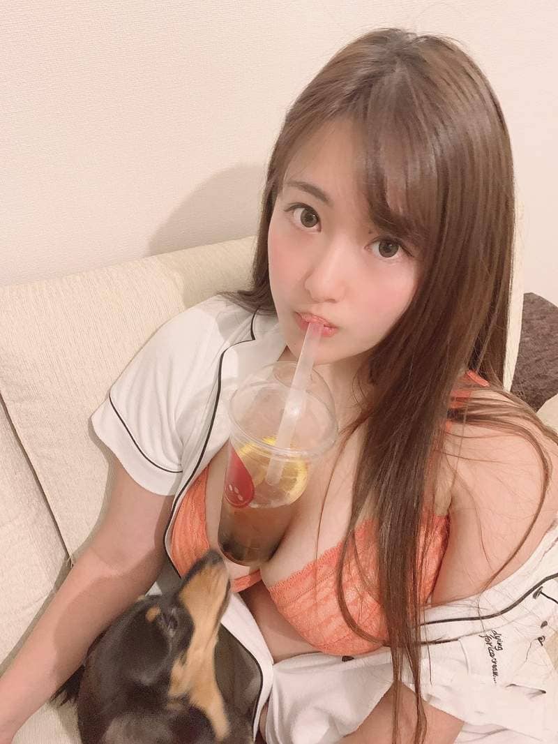 天然爆弹娘《秋山夏帆》著衣巨乳让人无法抵挡的I级威力 天然爆弹娘《秋山夏帆》著衣巨乳让人无法抵挡的I级威力