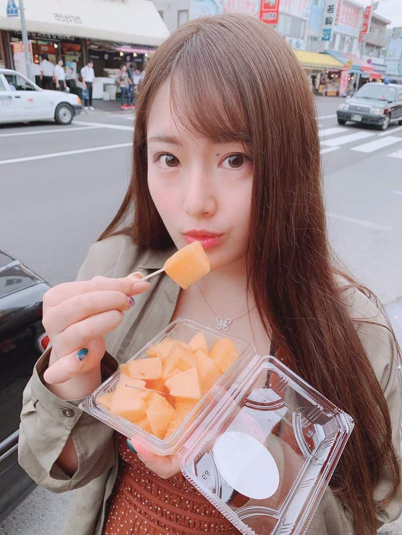 天然爆弹娘《秋山夏帆》著衣巨乳让人无法抵挡的I级威力 天然爆弹娘《秋山夏帆》著衣巨乳让人无法抵挡的I级威力