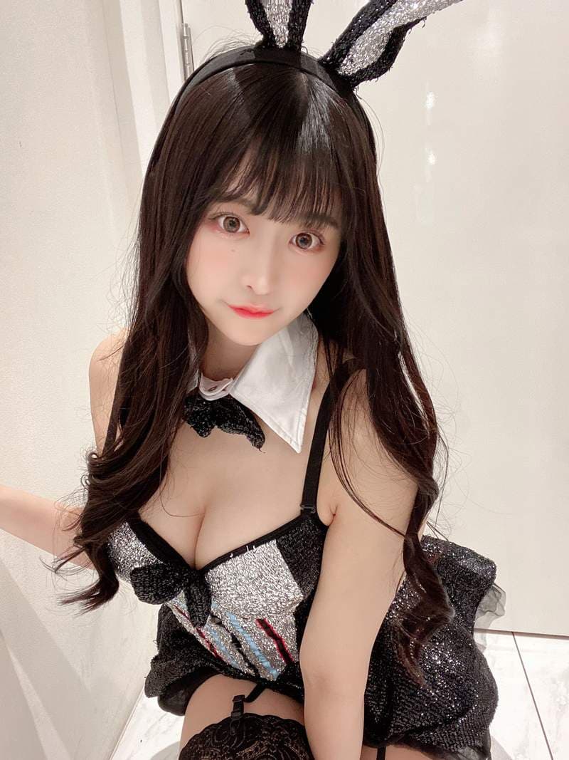 洋娃娃系正妹《真岛直美》8月三大主题节日的装扮超性感