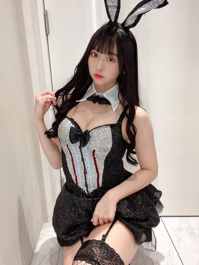 洋娃娃系正妹《真岛直美》8月三大主题节日的装扮超性感