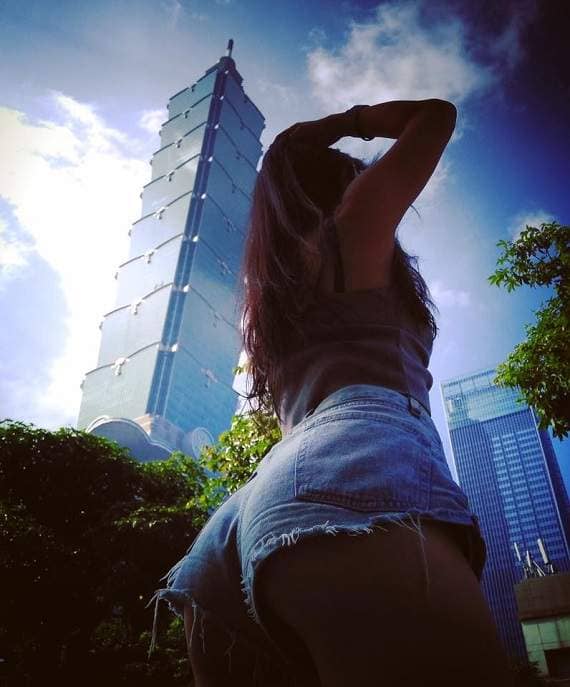 圣诞最IN装扮《涉谷由里的驯鹿欧派》H罩杯暴露狂在台湾过圣诞喔