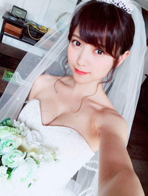 《桃月梨子》漂亮小护士最新FLASH周刊写真美图