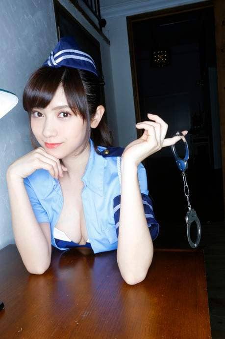 《桃月梨子》漂亮小护士最新FLASH周刊写真美图