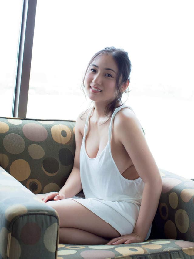 纱绫《奇迹巨乳小学生》曾经的童颜巨乳现在写真引退哭哭好难过