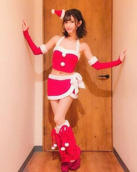 圣诞女郎《彩川ひなの》她那可爱的娃娃音让人听了好酥麻