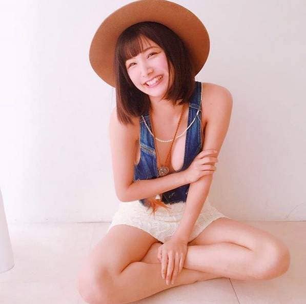 圣诞女郎《彩川ひなの》她那可爱的娃娃音让人听了好酥麻