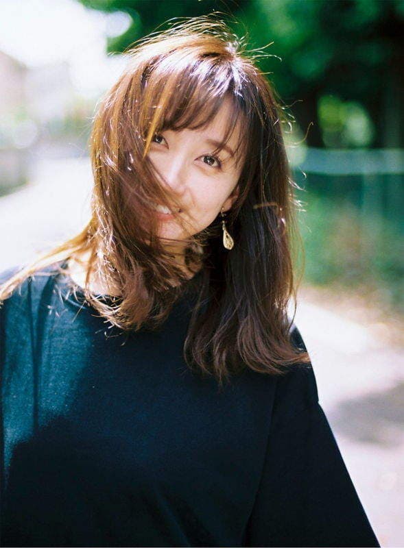 5年不见了《小松彩夏数位写真》当年的水手金星现在依旧正妹一枚