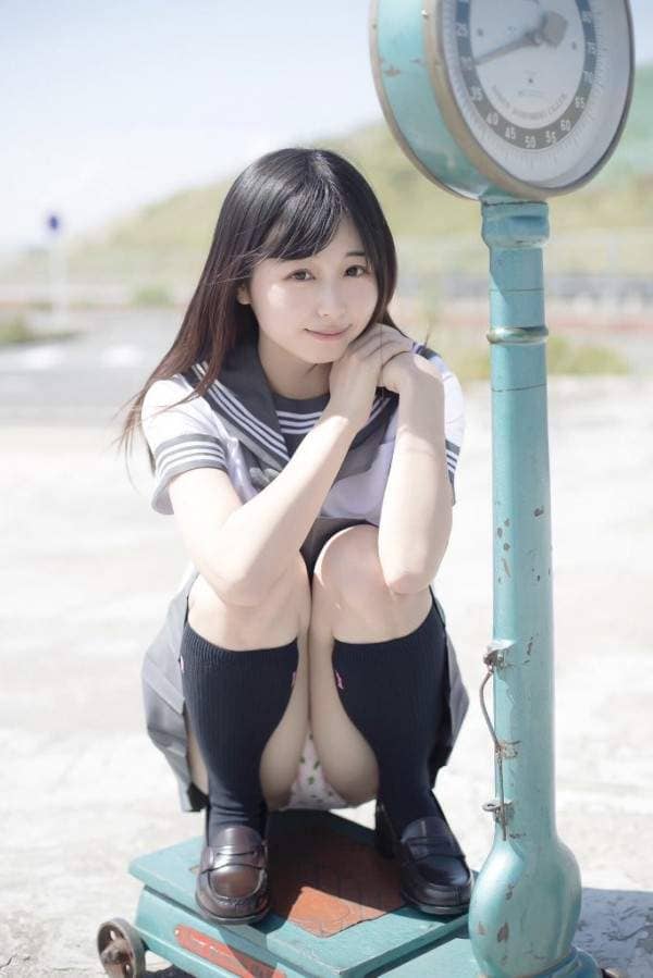 【有片】清纯妹子くりえみ《把脸埋进雨宫留菜的欧派里面》齁~半夜看这个叫我怎么受得了