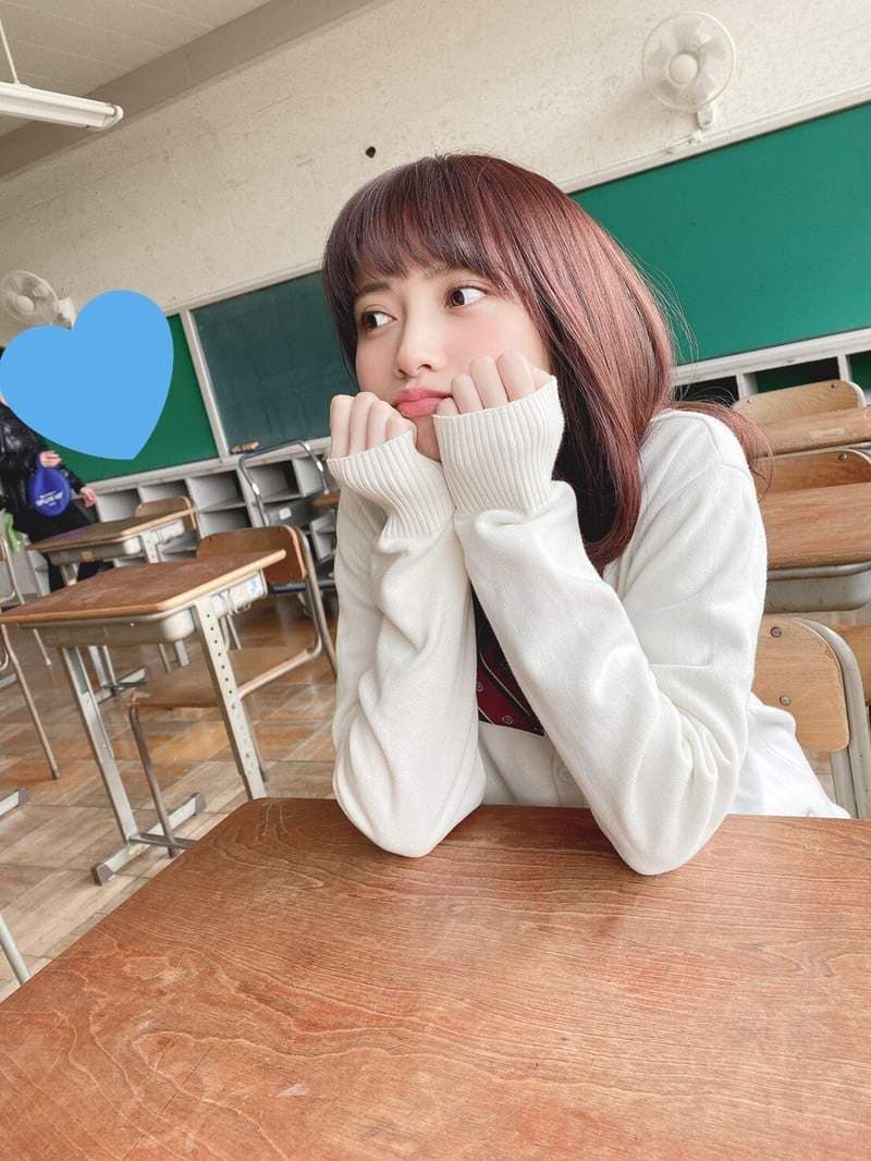写真偶像小护士《桃月梨子》最新杂志写真挑战女高中生制服美照