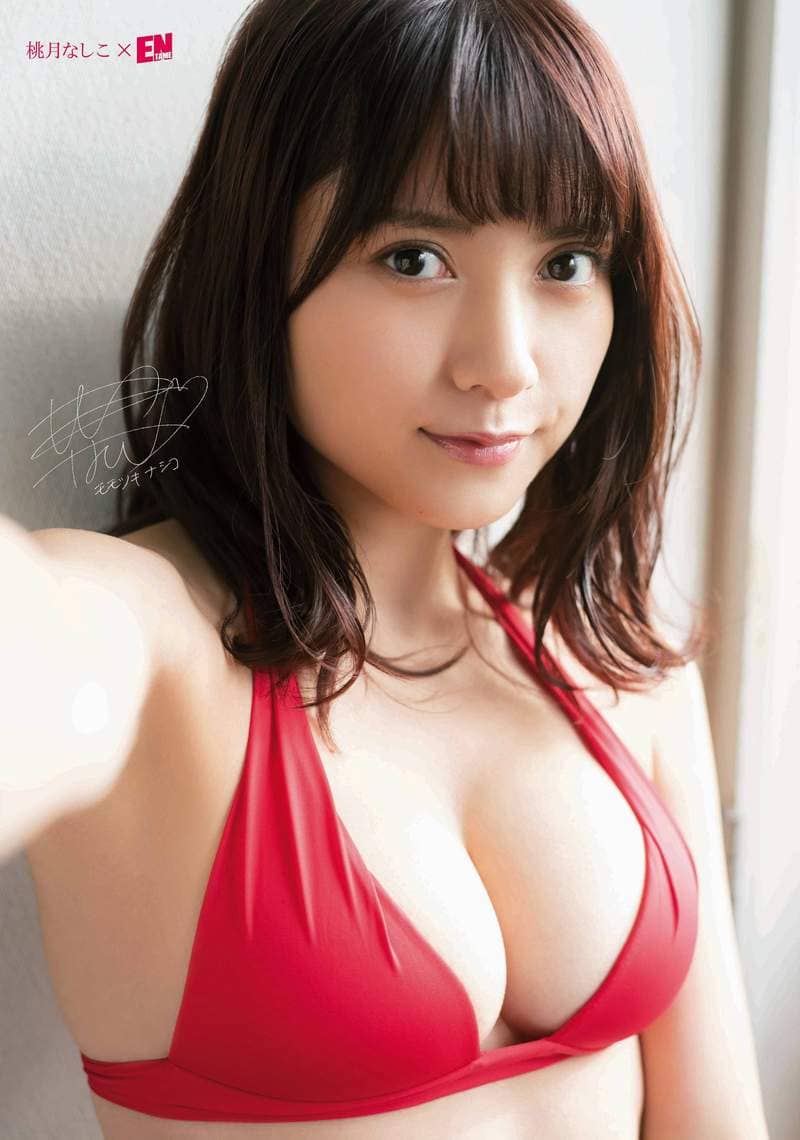 写真偶像小护士《桃月梨子》最新杂志写真挑战女高中生制服美照