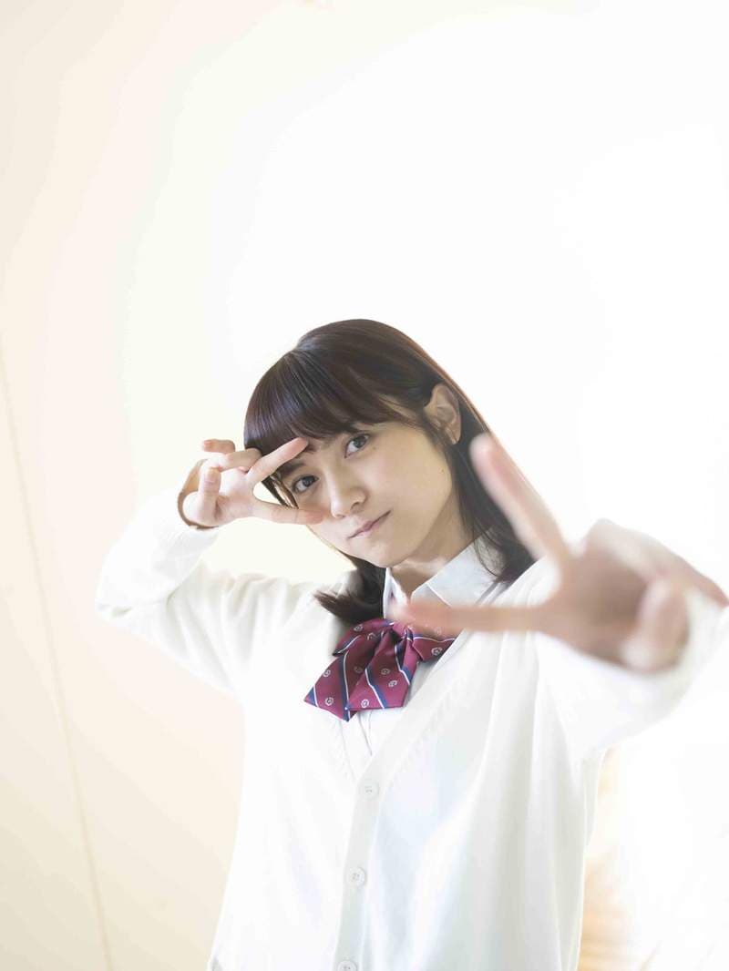 写真偶像小护士《桃月梨子》最新杂志写真挑战女高中生制服美照