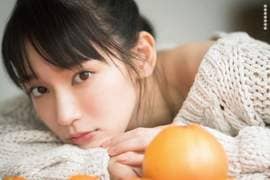 最新杂志写真《吉冈里帆》露肩小洋装展现久违的性感