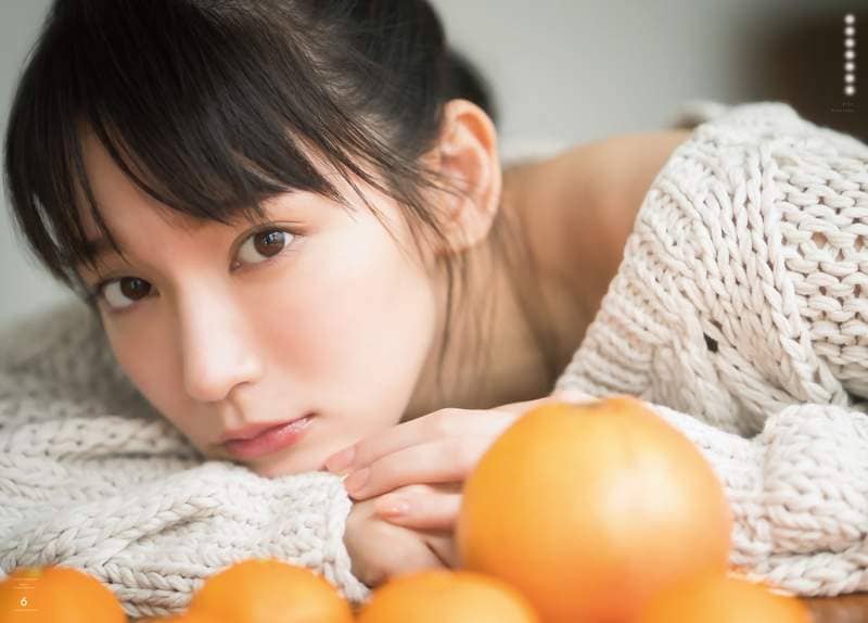 最新杂志写真《吉冈里帆》露肩小洋装展现久违的性感