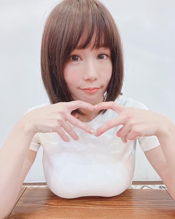 日系巨乳美少女，JKF写真女星鱼鱼喵ニャー