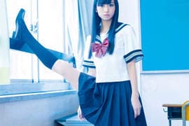 I字腿美少女　那奈　第一本写真集脚翘高高发售中