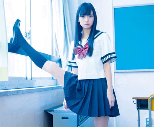 I字腿美少女　那奈　第一本写真集脚翘高高发售中