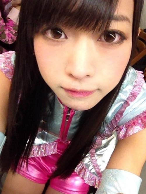 I字腿美少女　那奈　第一本写真集脚翘高高发售中