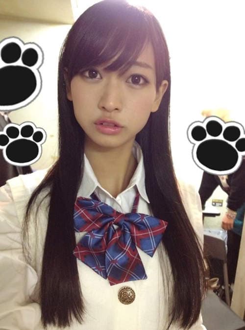 I字腿美少女　那奈　第一本写真集脚翘高高发售中