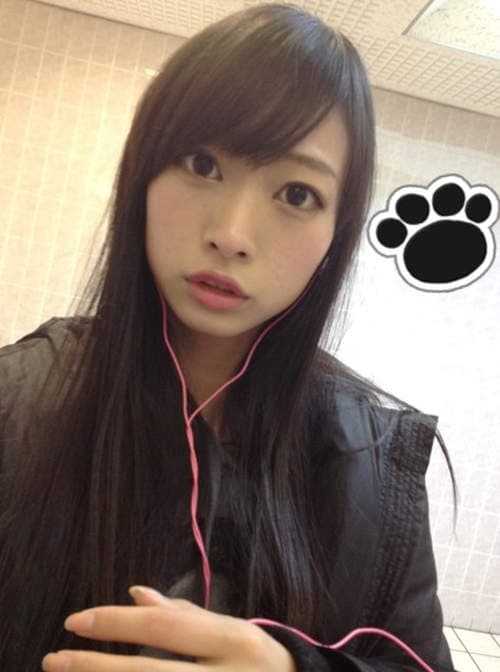 I字腿美少女　那奈　第一本写真集脚翘高高发售中