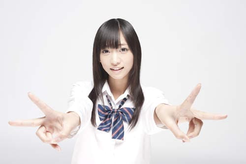 I字腿美少女　那奈　第一本写真集脚翘高高发售中