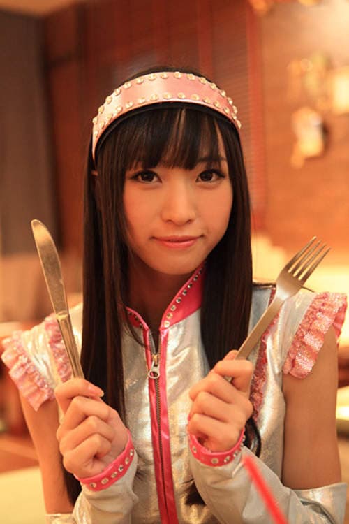 I字腿美少女　那奈　第一本写真集脚翘高高发售中