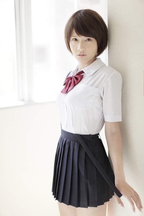 市场琴晴　纯白透亮短发俏丽的写真美眉