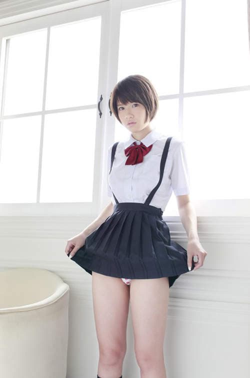 市场琴晴　纯白透亮短发俏丽的写真美眉