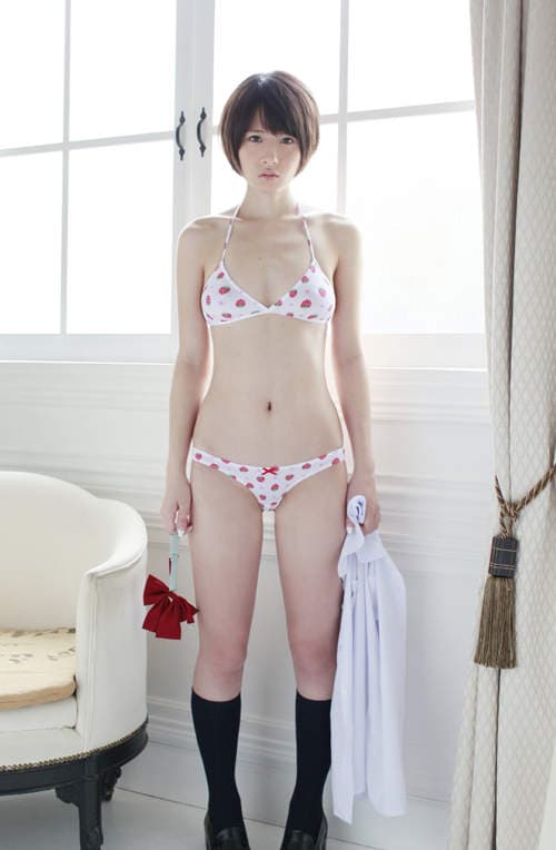 市场琴晴　纯白透亮短发俏丽的写真美眉