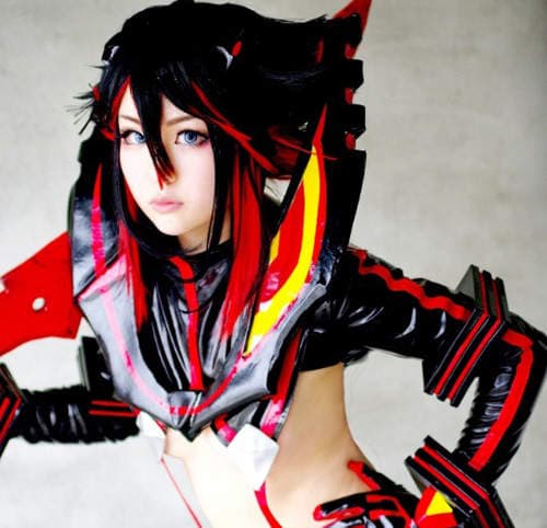 夜月歩　暴露的水手服下展现出强大的力量