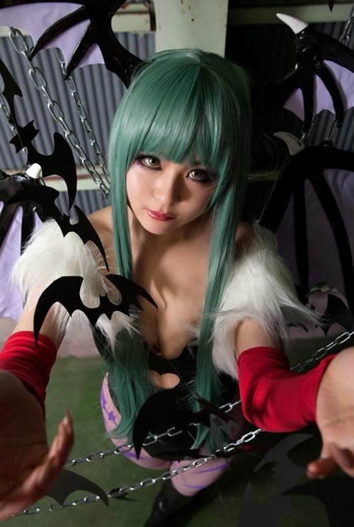 夜月歩　暴露的水手服下展现出强大的力量