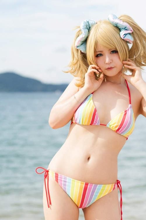 夜月歩　暴露的水手服下展现出强大的力量