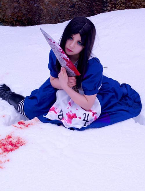 夜月歩　暴露的水手服下展现出强大的力量