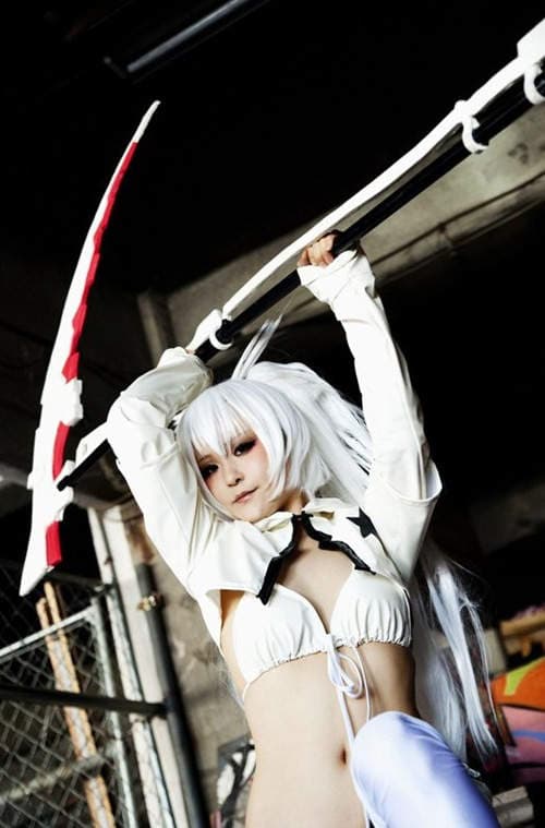 夜月歩　暴露的水手服下展现出强大的力量