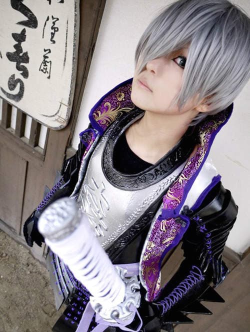 夜月歩　暴露的水手服下展现出强大的力量