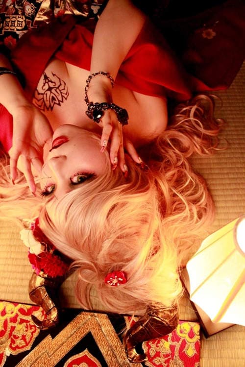 夜月歩　暴露的水手服下展现出强大的力量