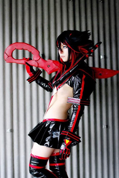 夜月歩　暴露的水手服下展现出强大的力量