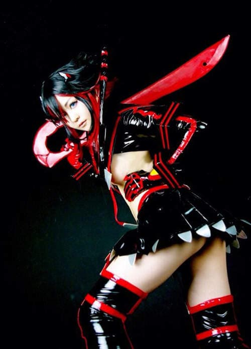 夜月歩　暴露的水手服下展现出强大的力量