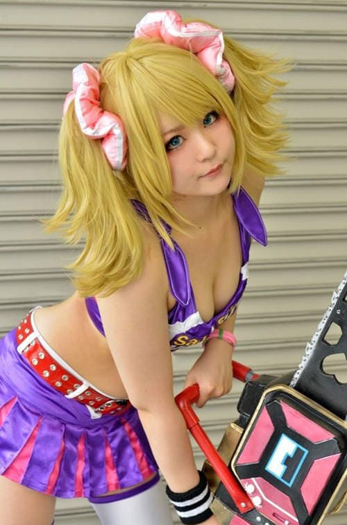 夜月歩　暴露的水手服下展现出强大的力量