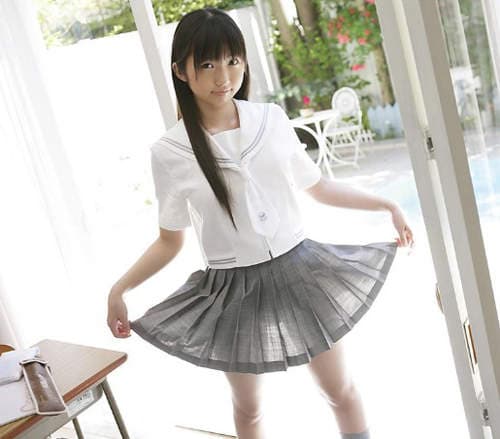 制服迷你裙排行　日本女子高中生裙子最短的地区
