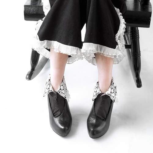 水手服版《衬衫袜》全新登场　充满玩心的领口设计大注目