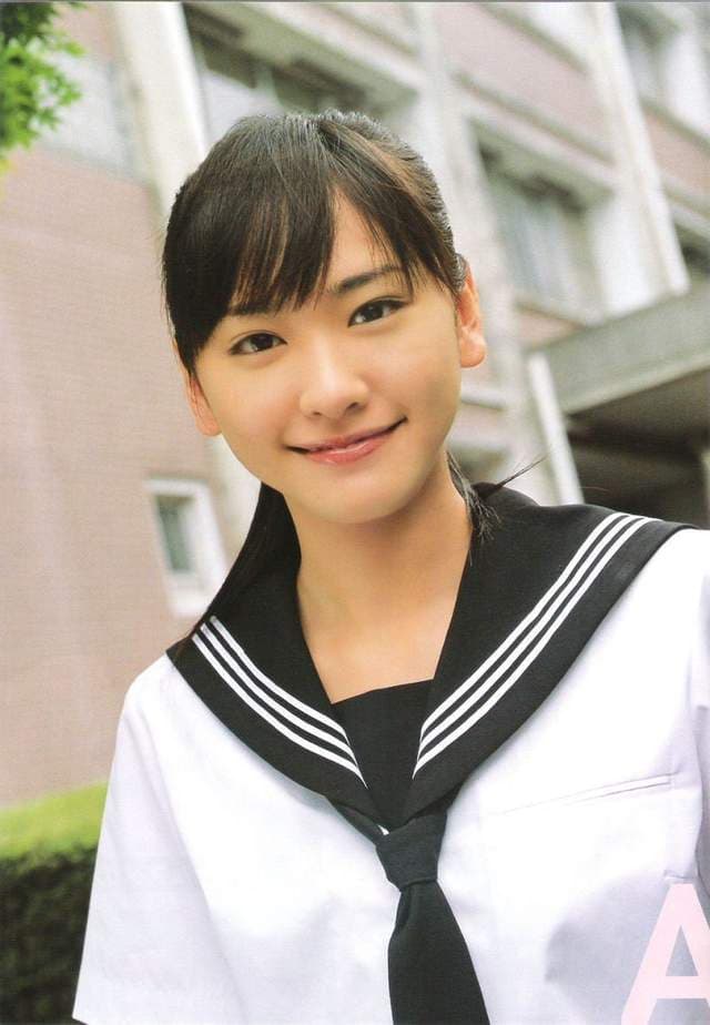 《新垣结衣水手服杀伤力无限大》10年前后怎么还是一模一样啊(((ﾟдﾟ)))
